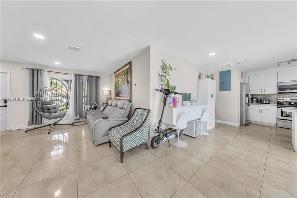 7819 SW 9th St North Lauderdale, FL 33068