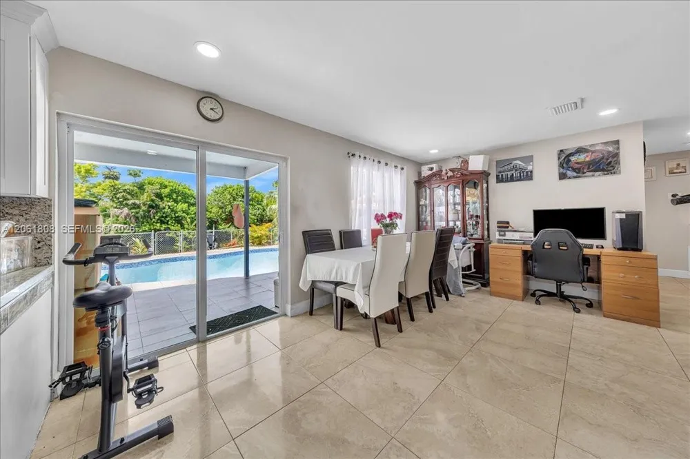 7819 SW 9th St North Lauderdale, FL 33068