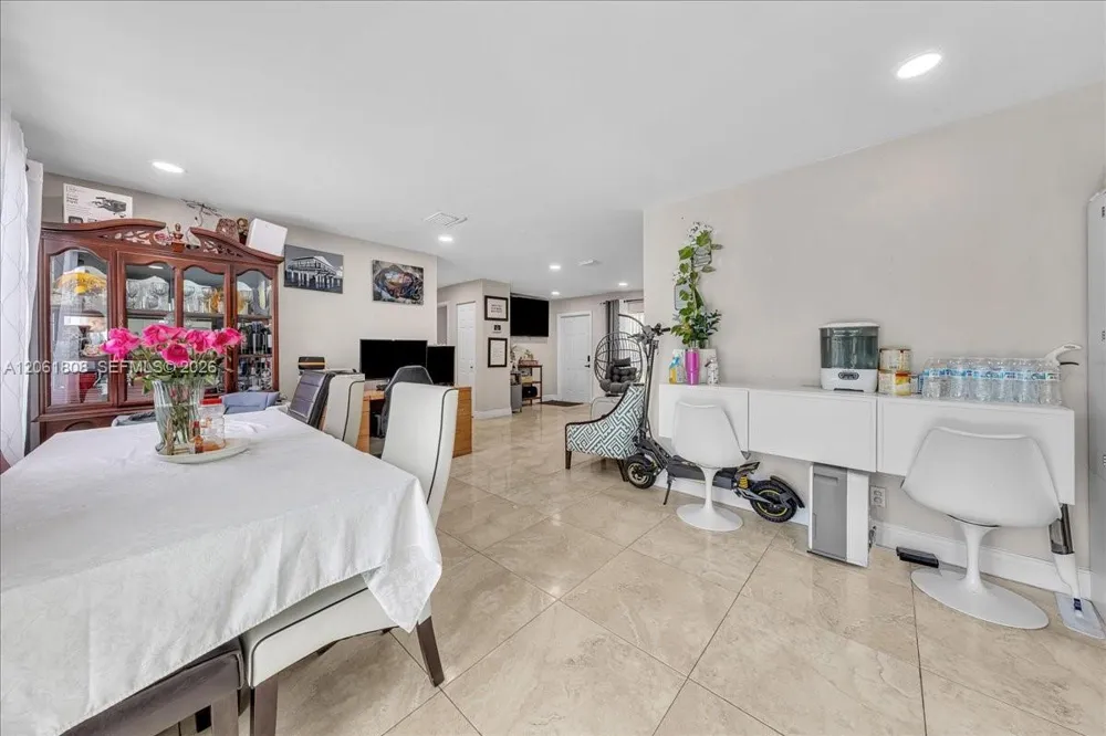 7819 SW 9th St North Lauderdale, FL 33068