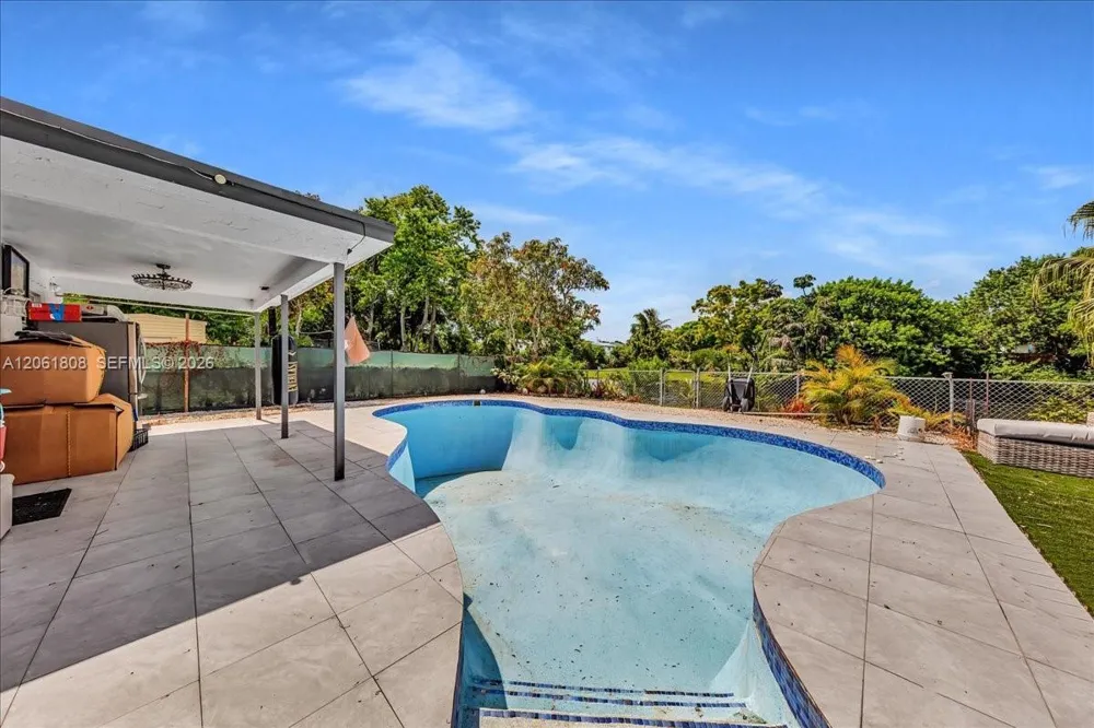 7819 SW 9th St North Lauderdale, FL 33068