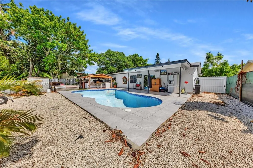 7819 SW 9th St North Lauderdale, FL 33068