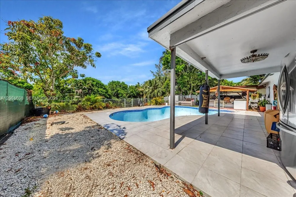 7819 SW 9th St North Lauderdale, FL 33068