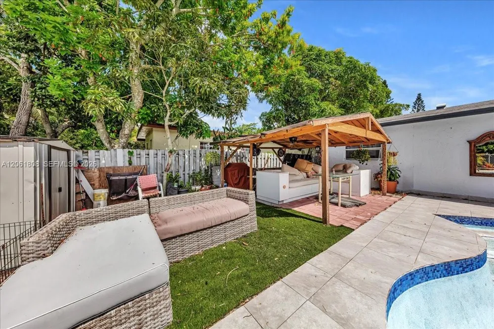 7819 SW 9th St North Lauderdale, FL 33068