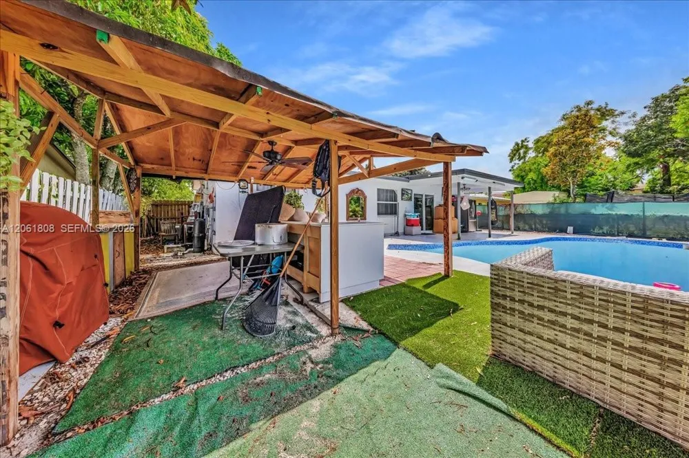 7819 SW 9th St North Lauderdale, FL 33068