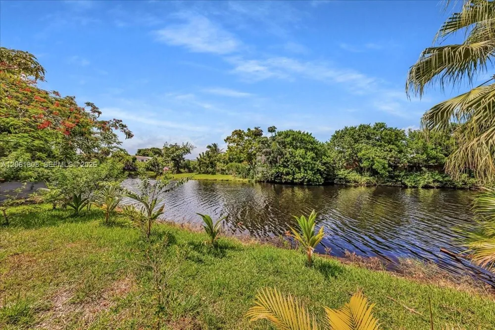 7819 SW 9th St North Lauderdale, FL 33068