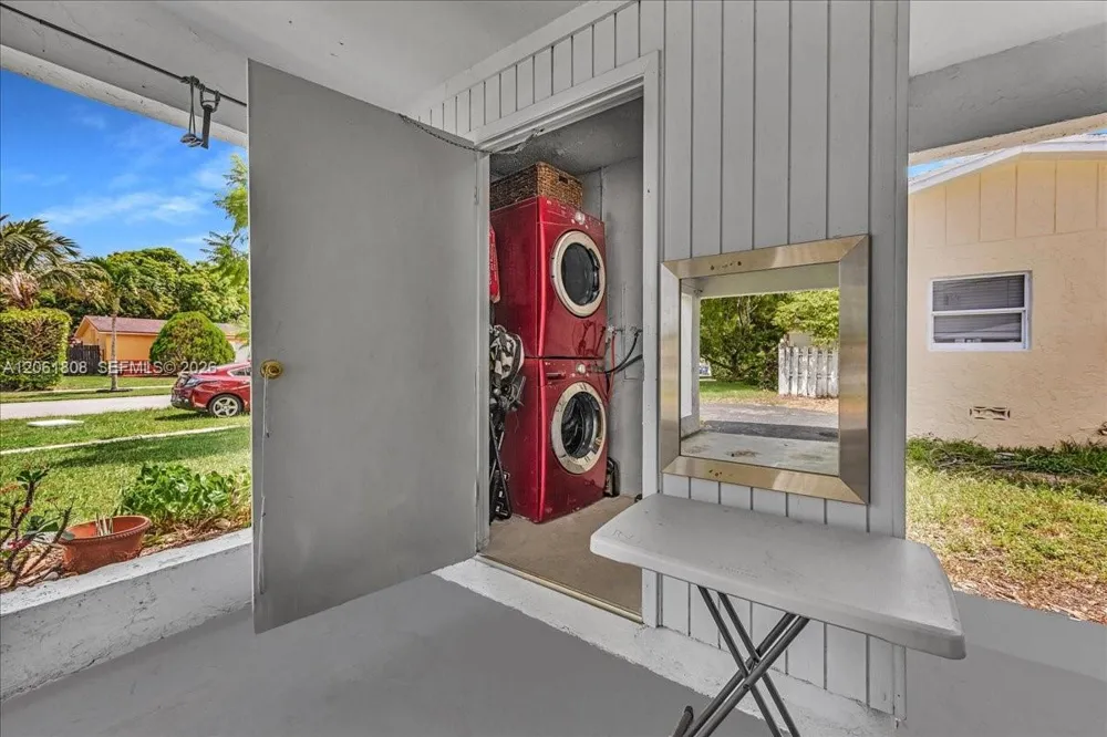 7819 SW 9th St North Lauderdale, FL 33068