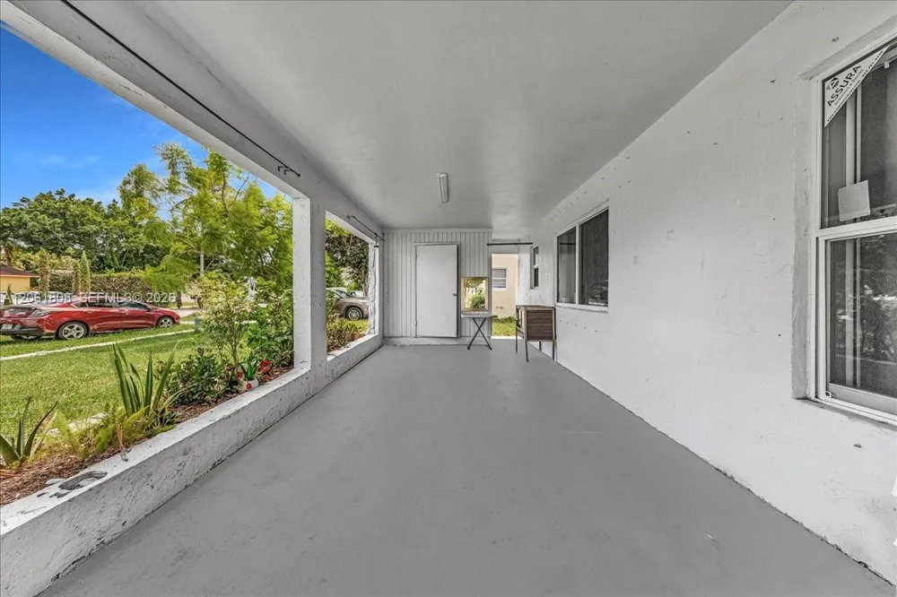 7819 SW 9th St North Lauderdale, FL 33068