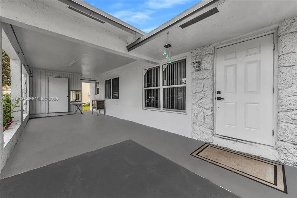 7819 SW 9th St North Lauderdale, FL 33068