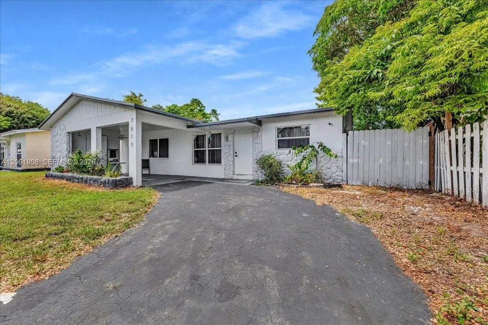 7819 SW 9th St North Lauderdale, FL 33068
