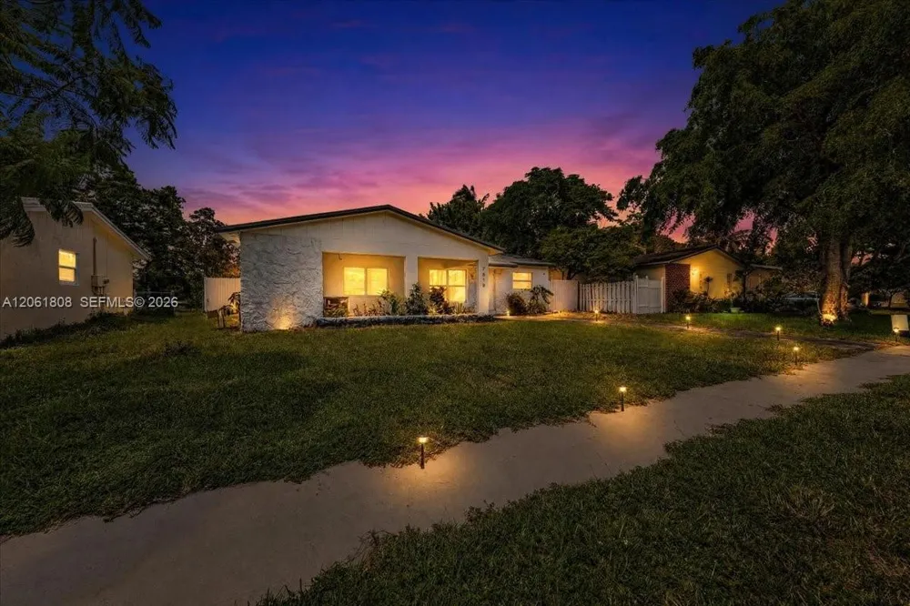 7819 SW 9th St North Lauderdale, FL 33068