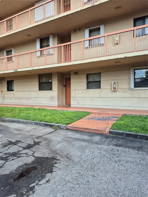10253 NW 9th St Cir #102-6