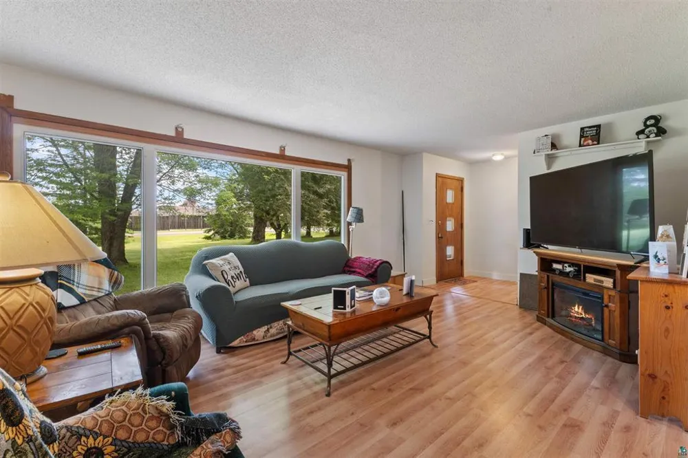 908 Lakeshore Drive Moose Lake, MN 55767