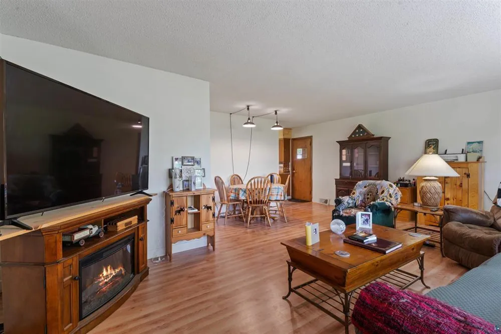 908 Lakeshore Drive Moose Lake, MN 55767