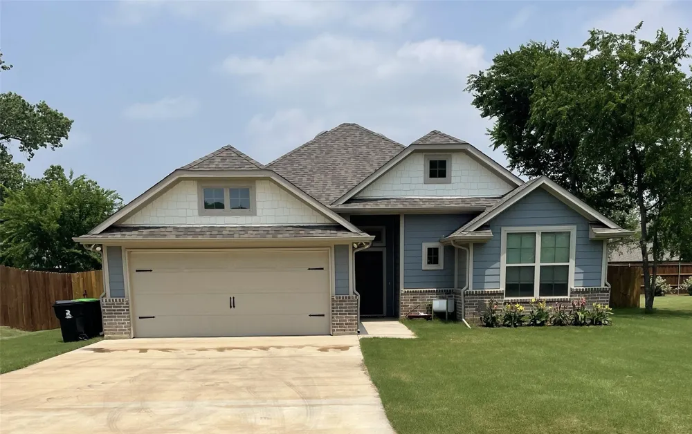 618 E Walcott Street Pilot Point, TX 76258