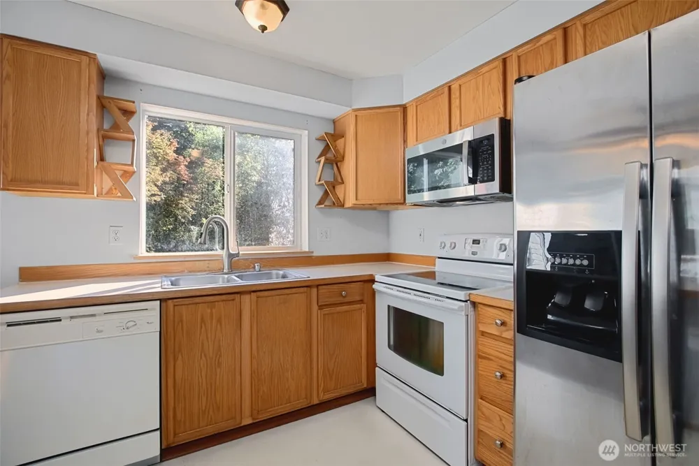8833 1st Street NE #J204 Lake Stevens, WA 98258
