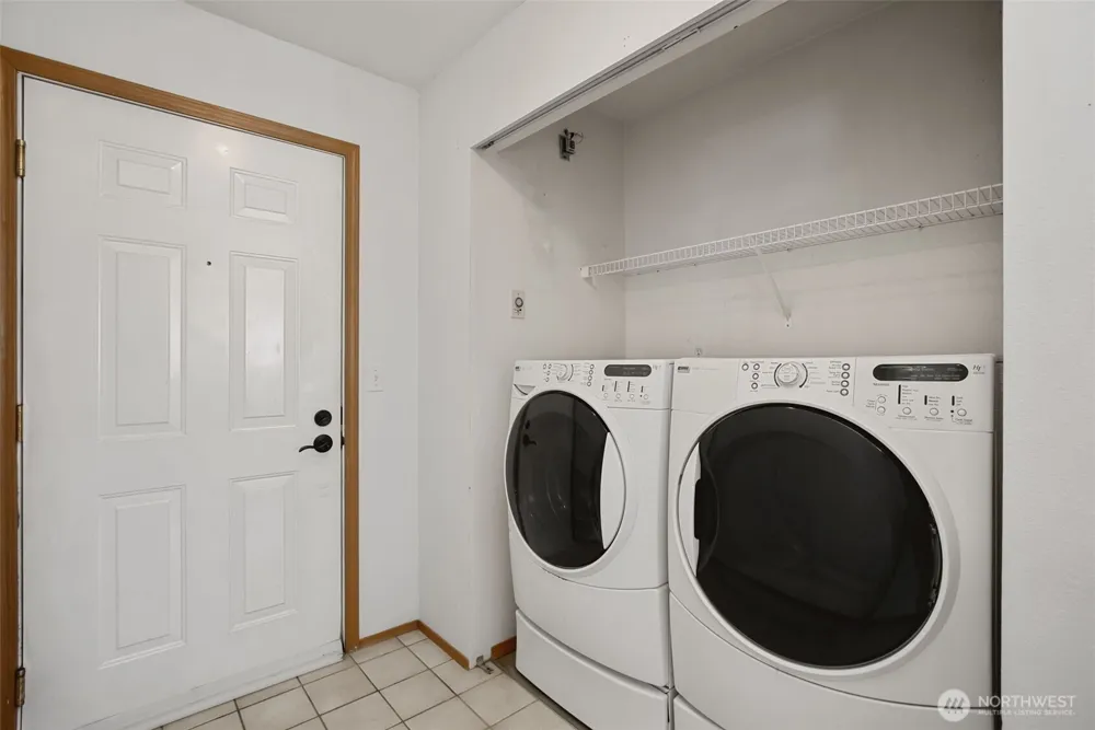 8833 1st Street NE #J204 Lake Stevens, WA 98258