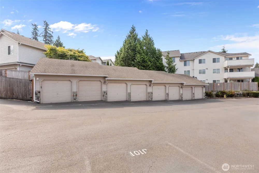 8833 1st Street NE #J204 Lake Stevens, WA 98258