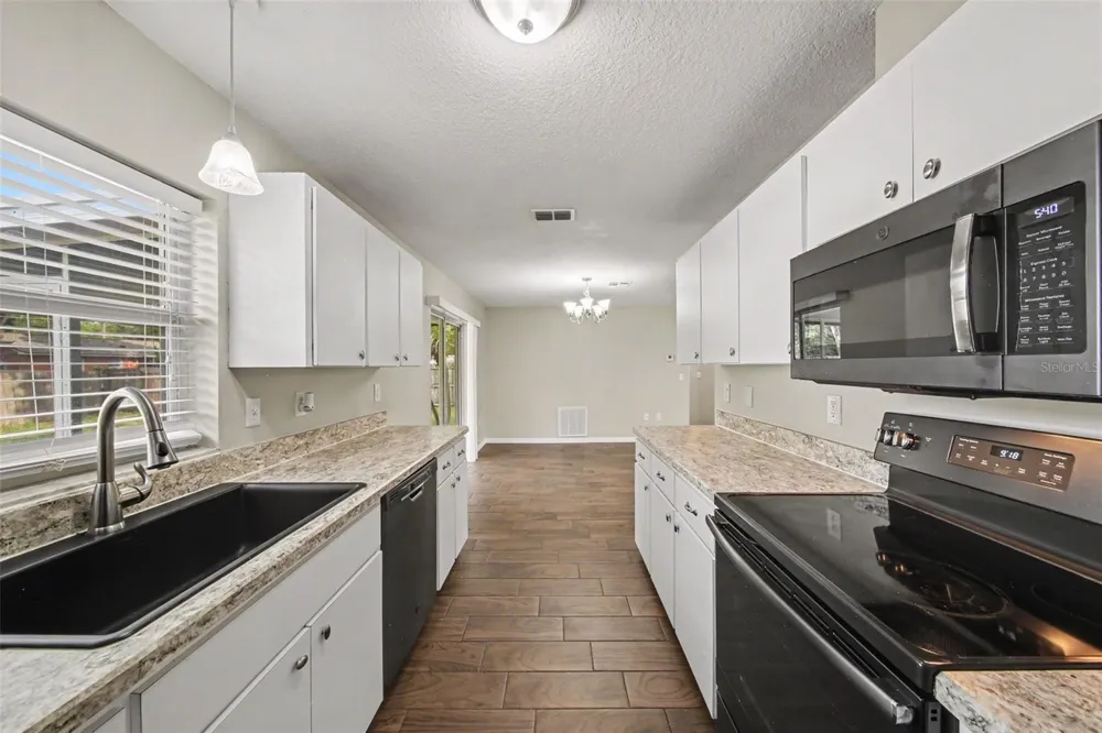 450 PARK GLEN DRIVE Tavares, FL 32778