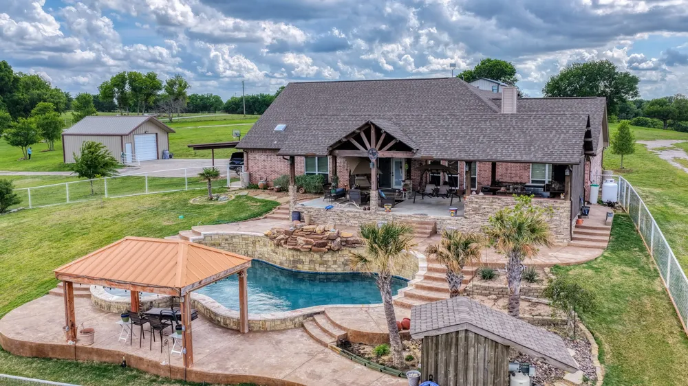 303 Private Road 3365 Boyd, TX 76023