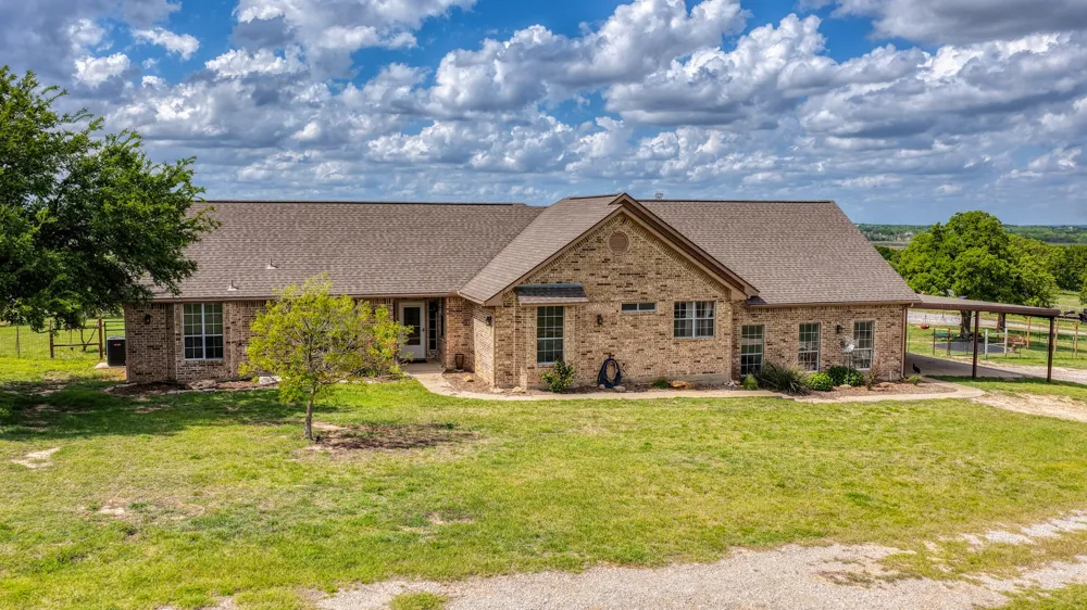 303 Private Road 3365 Boyd, TX 76023