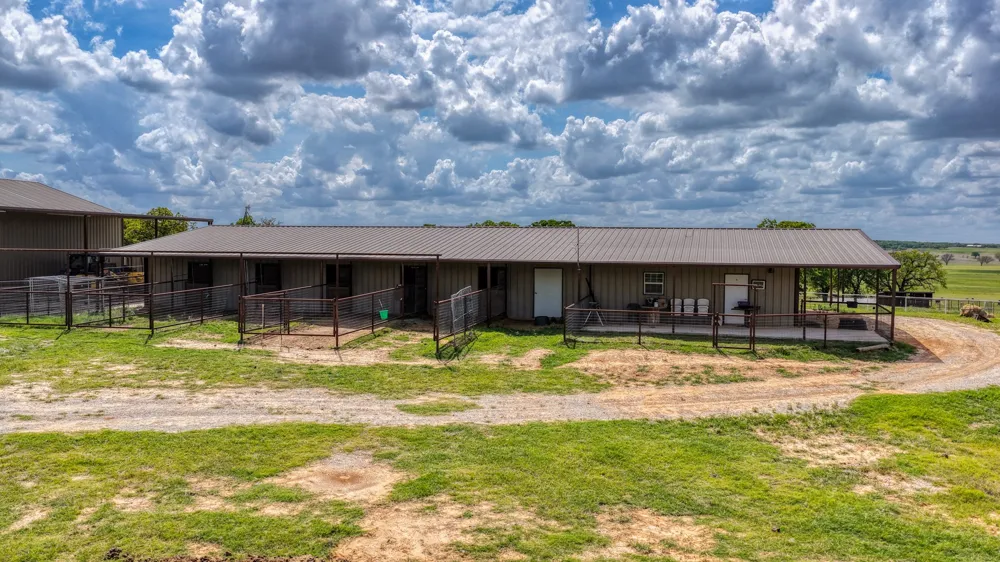 303 Private Road 3365 Boyd, TX 76023