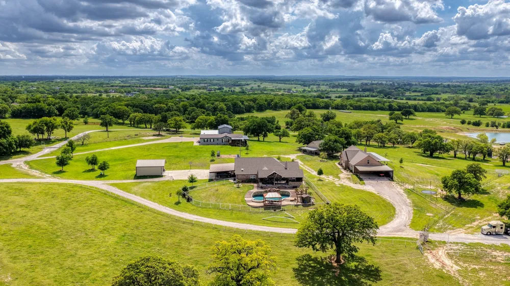 303 Private Road 3365 Boyd, TX 76023