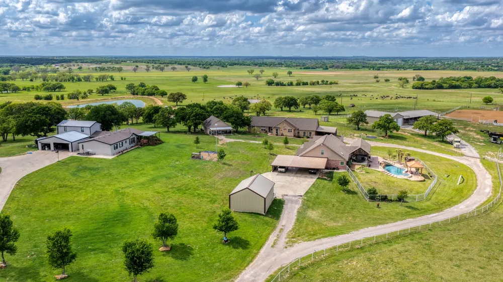 303 Private Road 3365 Boyd, TX 76023