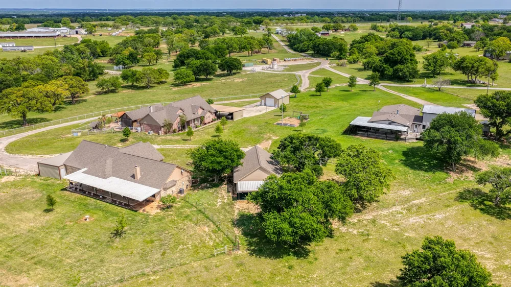 303 Private Road 3365 Boyd, TX 76023