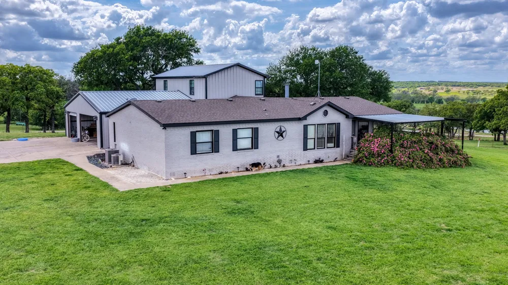 303 Private Road 3365 Boyd, TX 76023