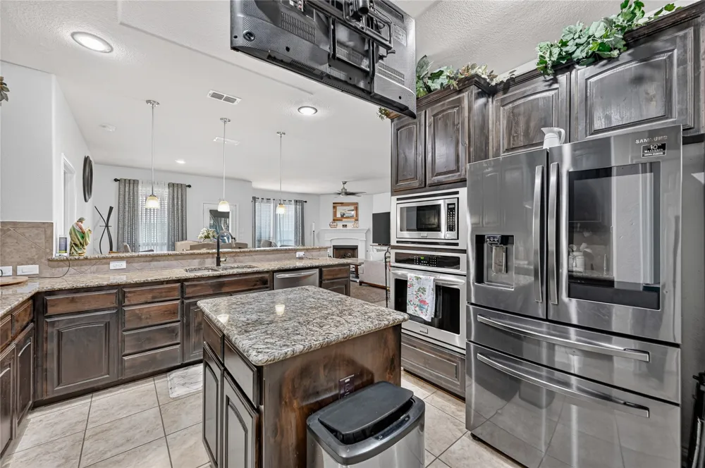 1118 Crest Ridge Drive Glenn Heights, TX 75154