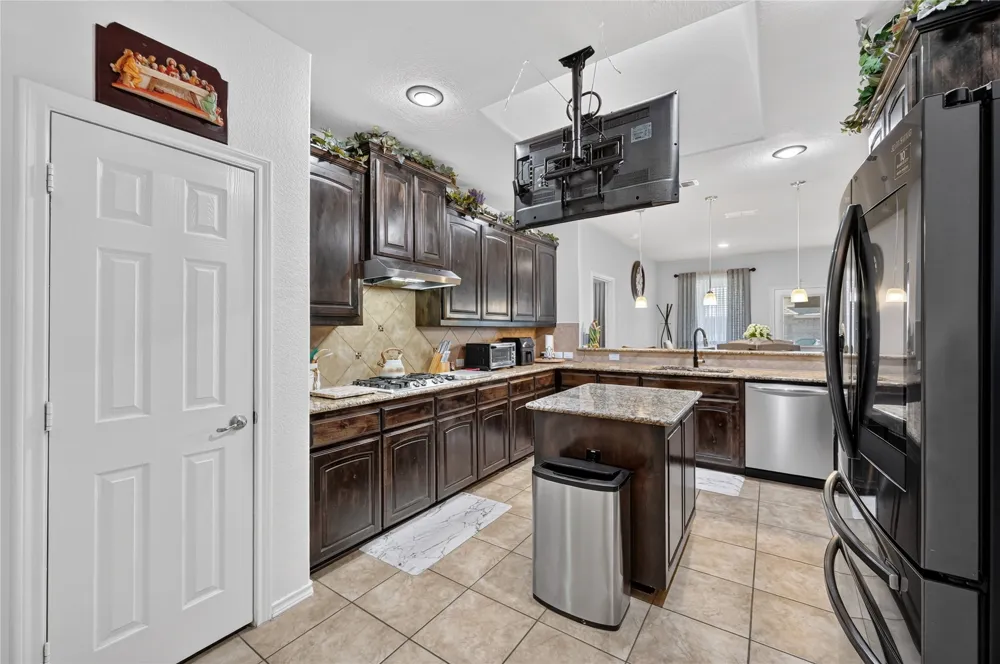 1118 Crest Ridge Drive Glenn Heights, TX 75154