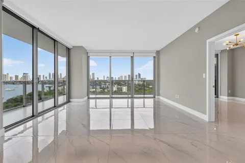 16385 Biscayne Blvd #1215