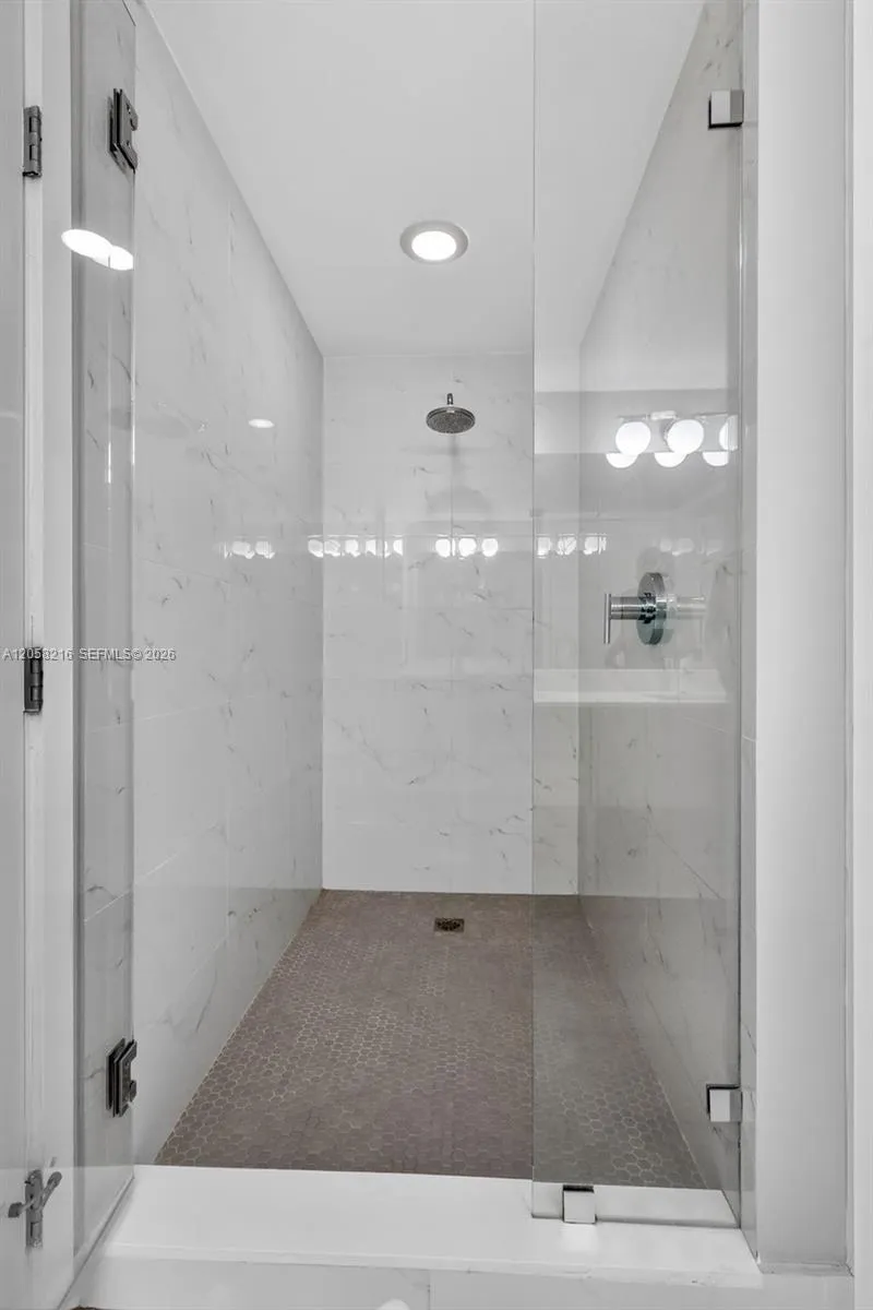 16385 Biscayne Blvd #1215 North Miami Beach, FL 33160