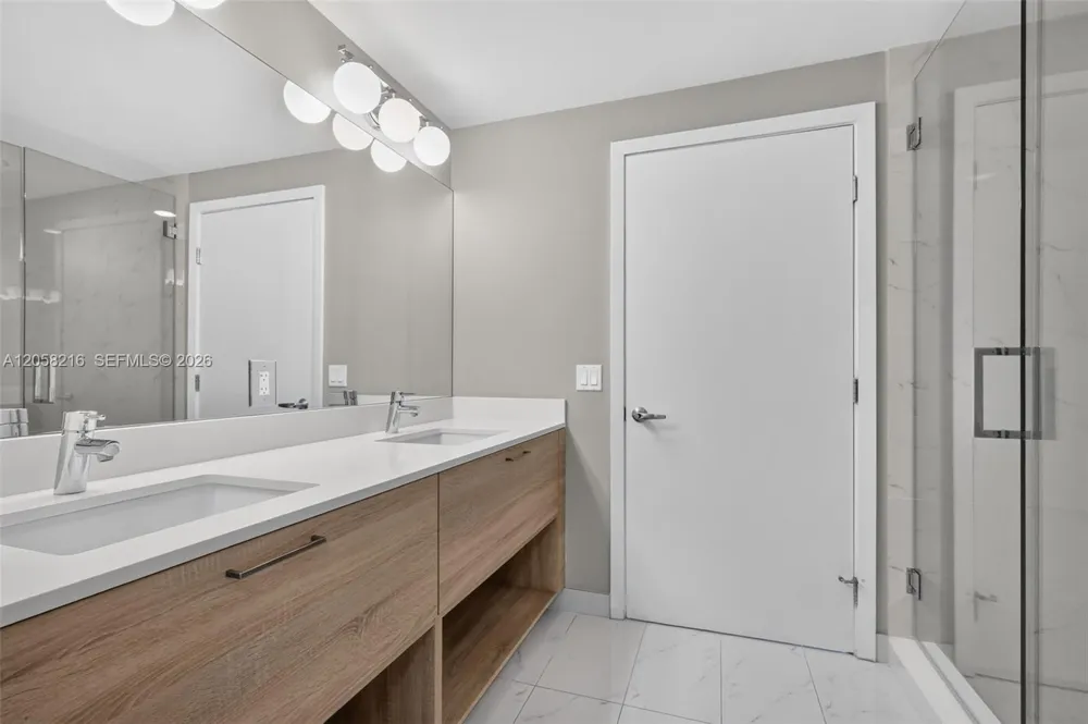 16385 Biscayne Blvd #1215 North Miami Beach, FL 33160