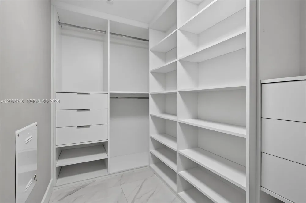 16385 Biscayne Blvd #1215 North Miami Beach, FL 33160