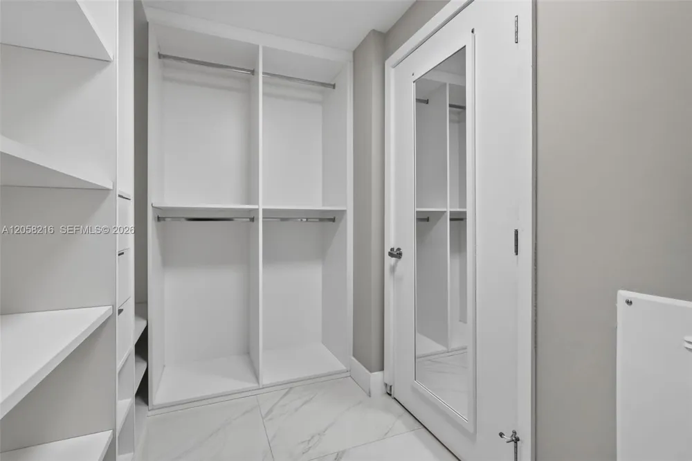16385 Biscayne Blvd #1215 North Miami Beach, FL 33160