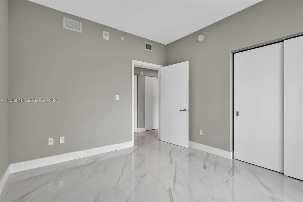 16385 Biscayne Blvd #1215 North Miami Beach, FL 33160
