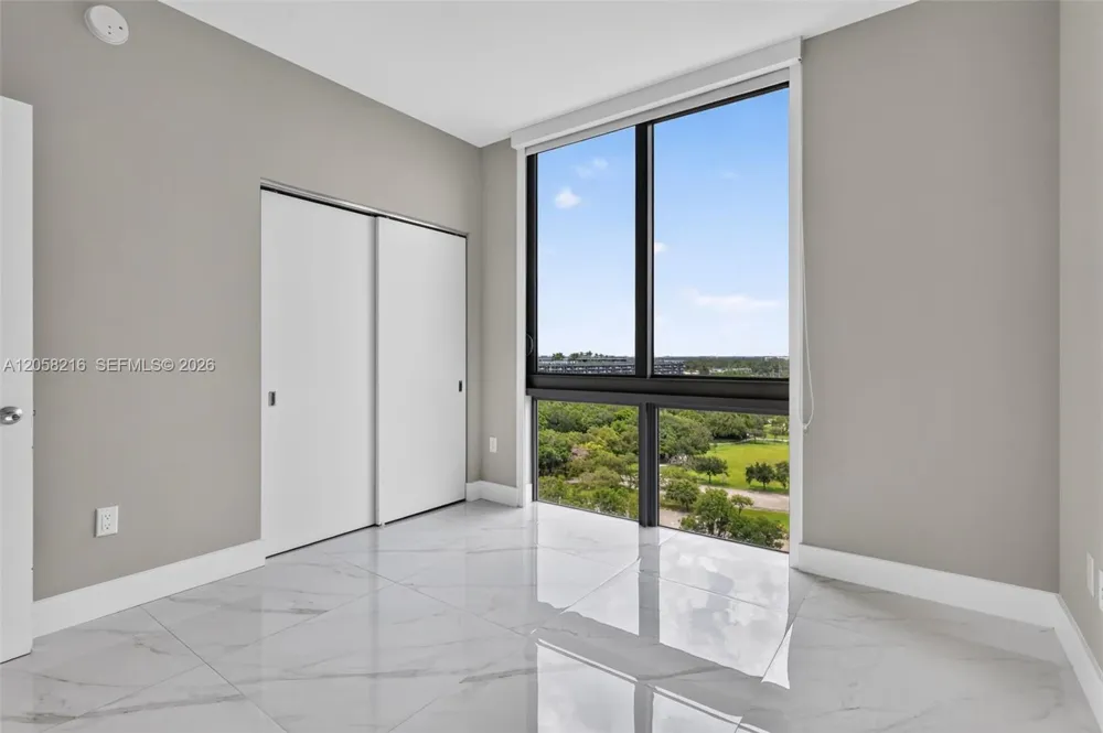 16385 Biscayne Blvd #1215 North Miami Beach, FL 33160