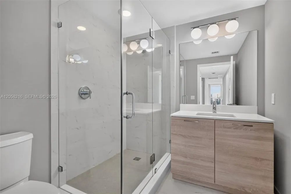 16385 Biscayne Blvd #1215 North Miami Beach, FL 33160