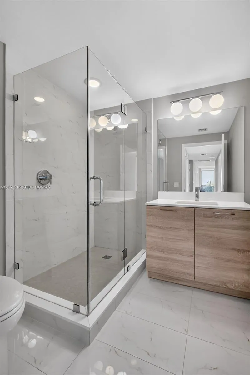 16385 Biscayne Blvd #1215 North Miami Beach, FL 33160
