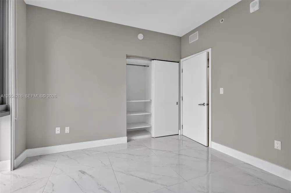 16385 Biscayne Blvd #1215 North Miami Beach, FL 33160
