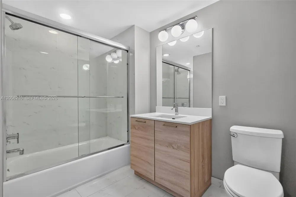 16385 Biscayne Blvd #1215 North Miami Beach, FL 33160