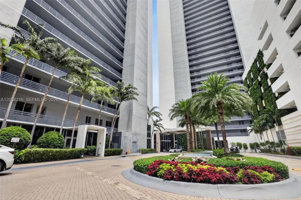 16385 Biscayne Blvd #1215 North Miami Beach, FL 33160