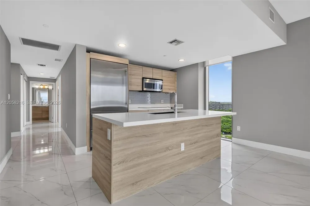 16385 Biscayne Blvd #1215 North Miami Beach, FL 33160