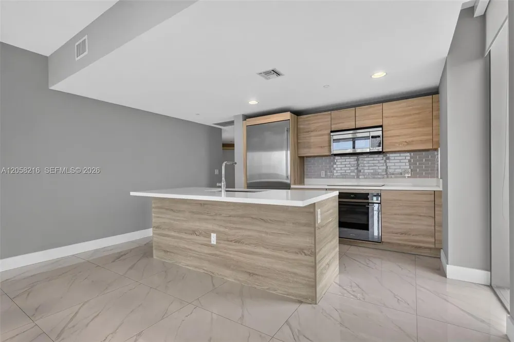 16385 Biscayne Blvd #1215 North Miami Beach, FL 33160