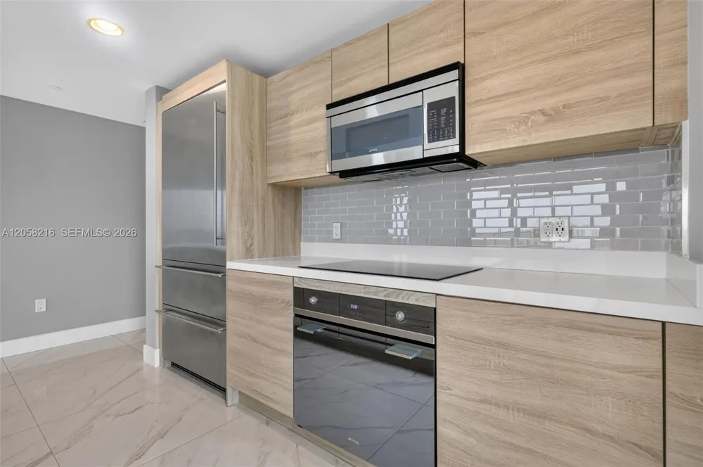 16385 Biscayne Blvd #1215 North Miami Beach, FL 33160