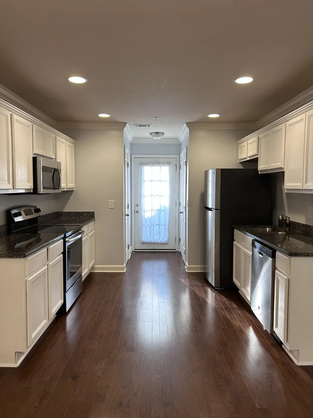 1040 Charlie Daniels PKWY #APT 166 Mount Juliet, TN 37122