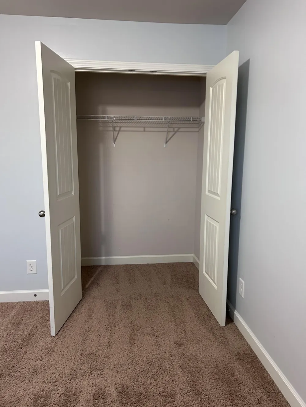 1040 Charlie Daniels PKWY #APT 166 Mount Juliet, TN 37122