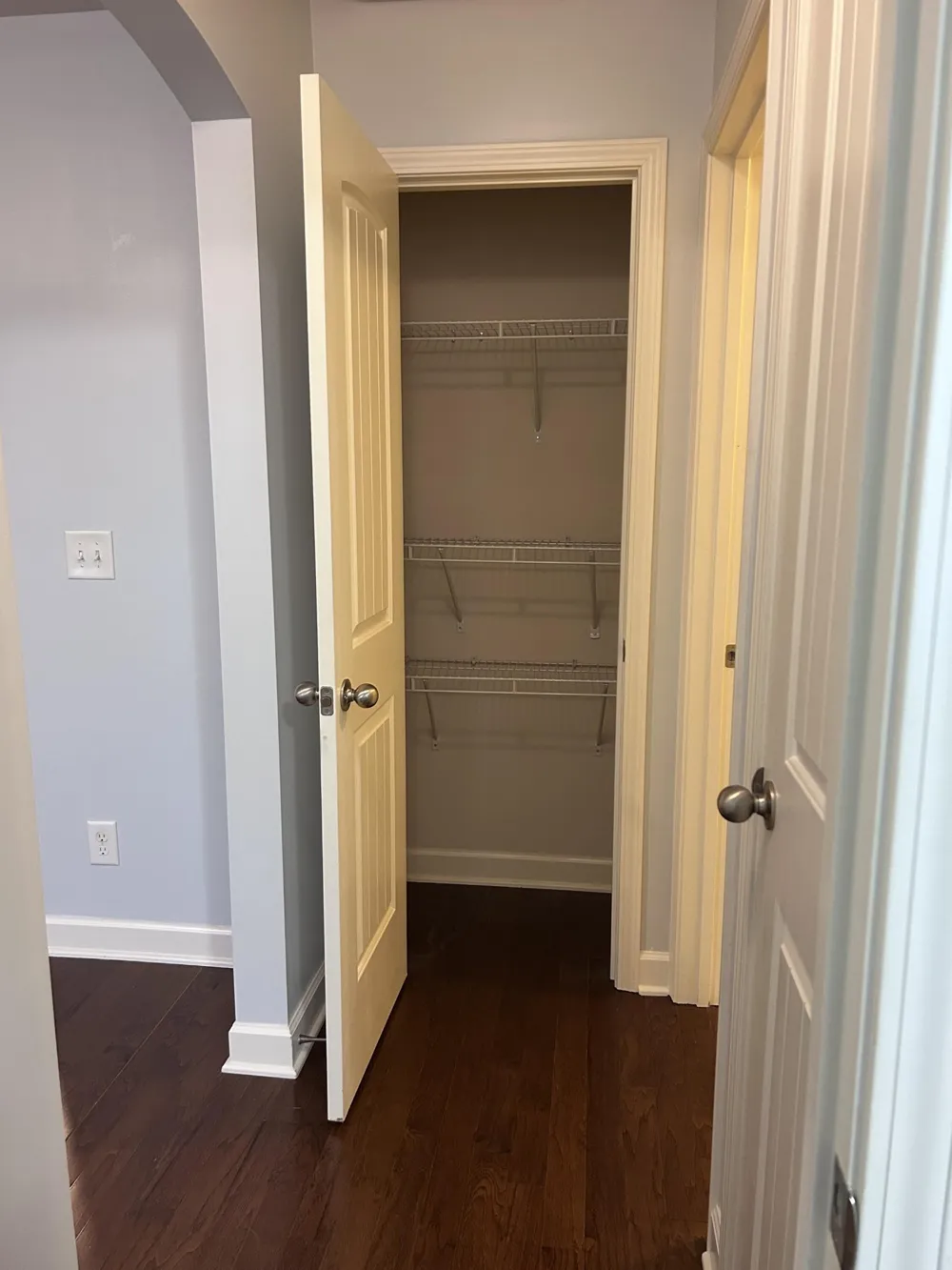 1040 Charlie Daniels PKWY #APT 166 Mount Juliet, TN 37122