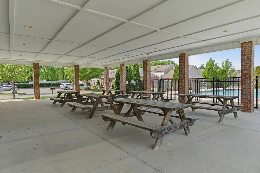1040 Charlie Daniels PKWY #APT 166 Mount Juliet, TN 37122
